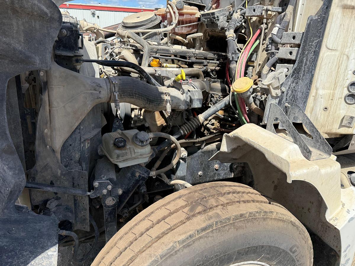 Used 2018 WESTERN STAR 4700 SF T/A 65K HYD SLICK BACK WINCH TRUCK