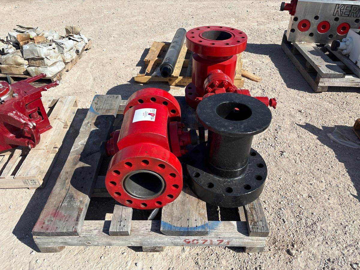Used (2) 7-1/16” x 2-1/16” fluid crosses w/ (1) 2-1/16” gate valve & 7-1/16” flange w/ running plate