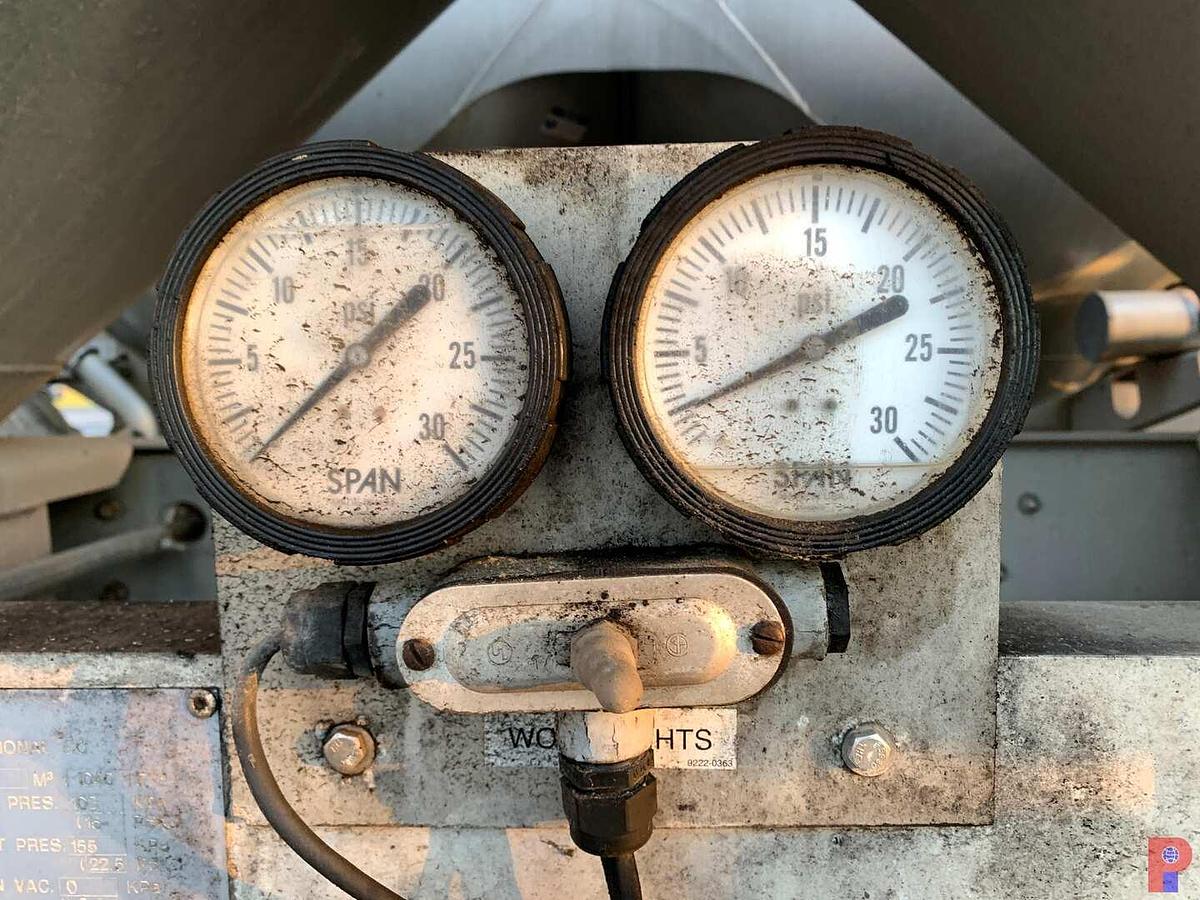 Used 2017 HEIL 1040 CU. FT T/A DRY BULK    PNEUMATIC TRAILER