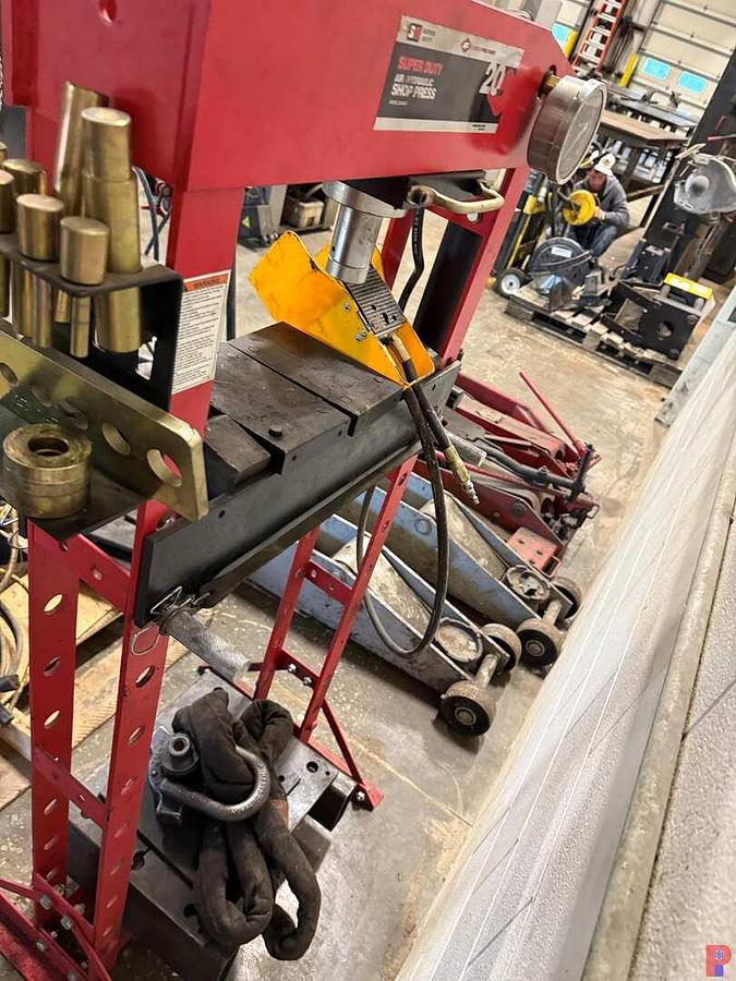 Used LOT OF (2) HD FLOOR, TRANS. & (2) CLUTCH JACKS, PALLET OF PLHYD. FOOT PUMPS, HOSES, JACKS, 20 TON PRESS JACK