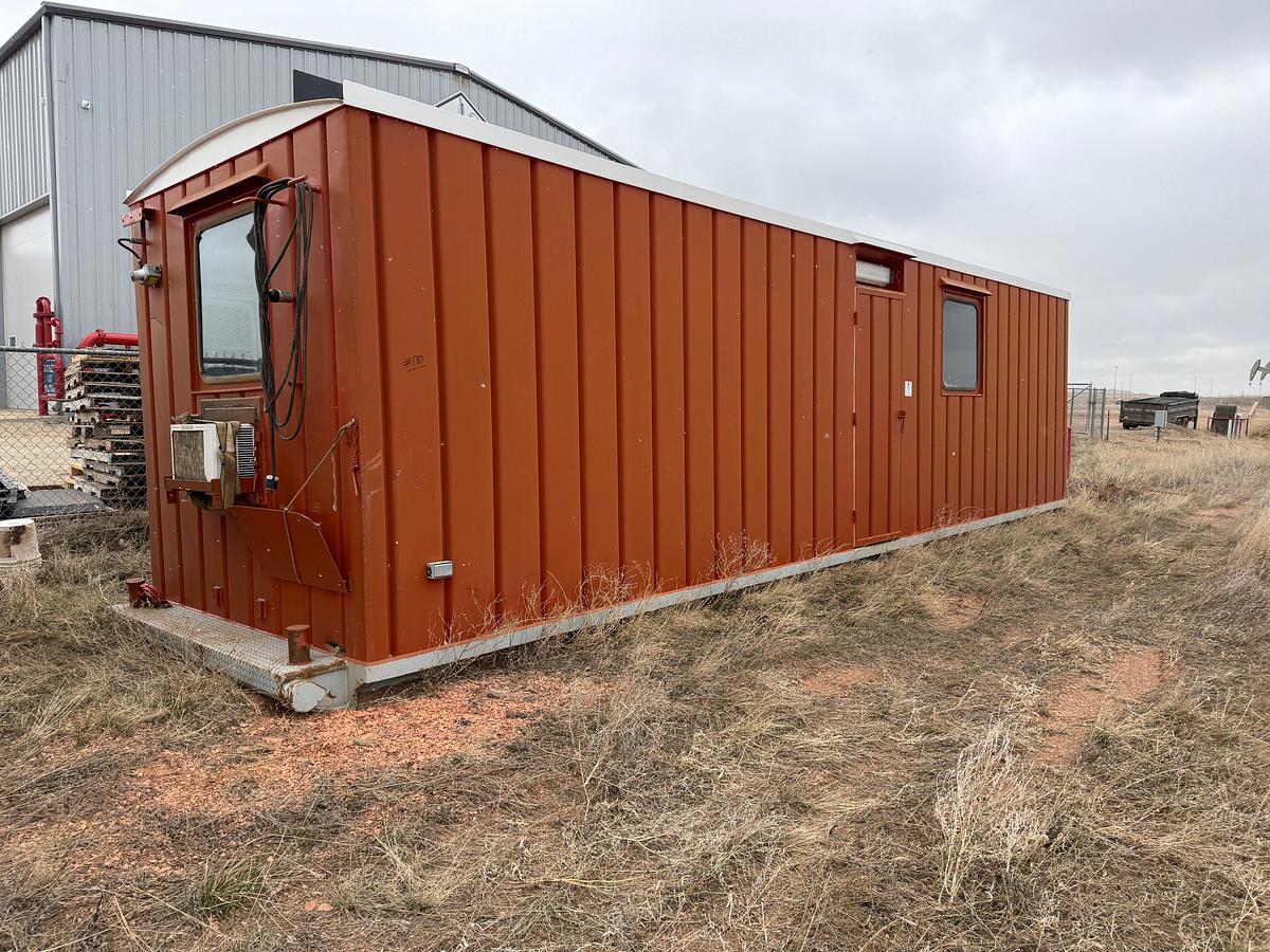 Used 35x8.5x9H SKIDDED DOG HOUSE