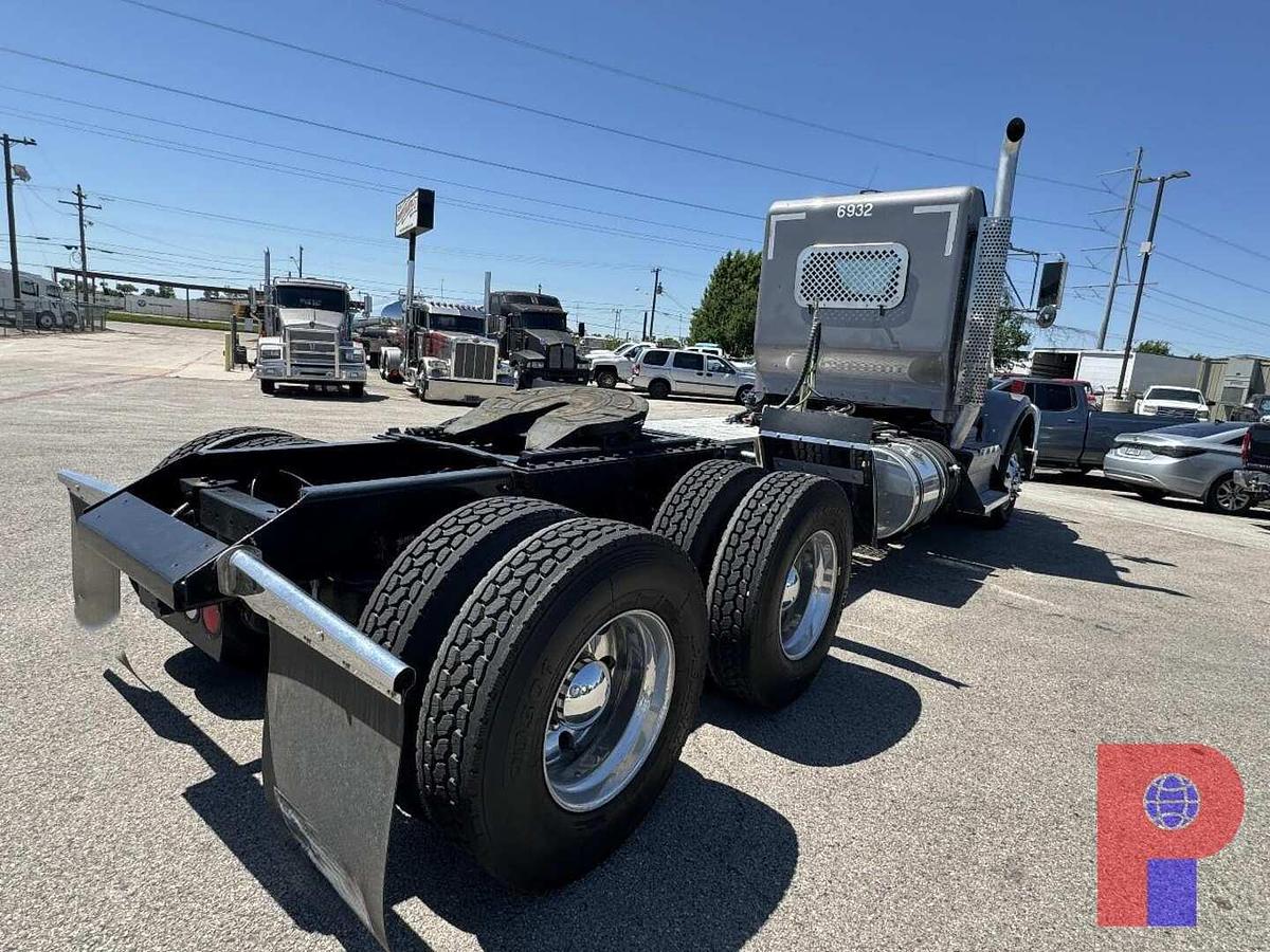 Used 2013 KENWORTH T800 T/A DAYCAB TRUCK TRACTOR