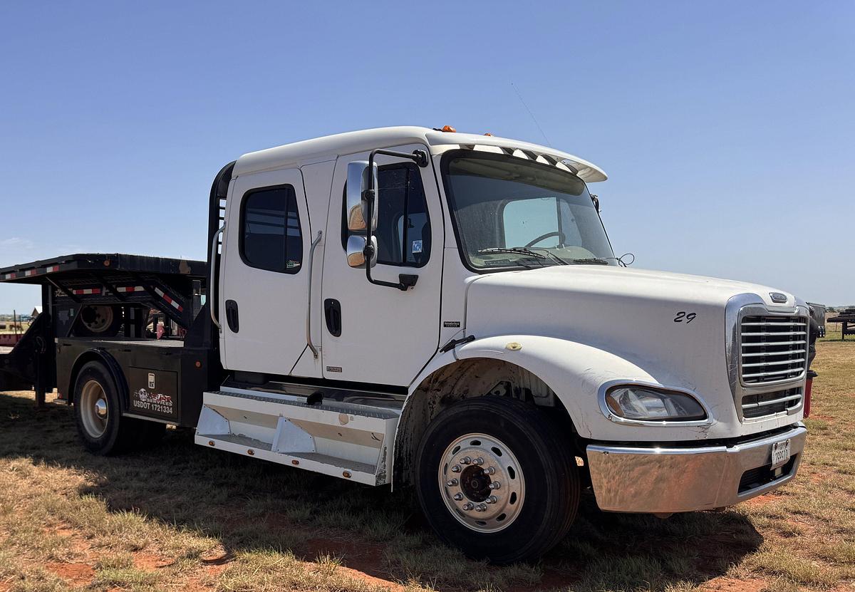 Used 2006 FRIEGHTLINER M2 CREW CAB HAUL TRUCK