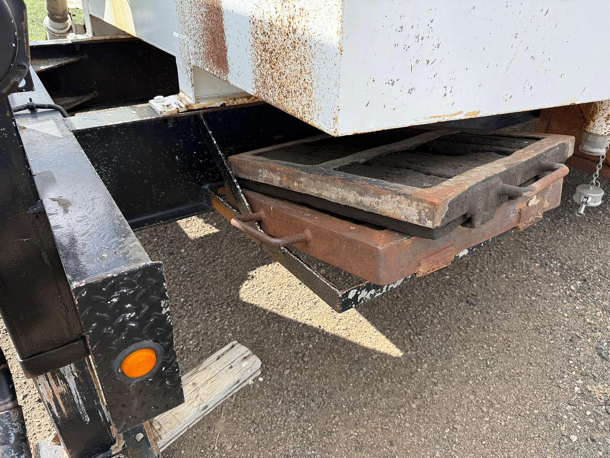 Used GARDNER DENVER TEE 5K WP TRIPLEX PUMP MTD. 2008 TEMCO 26’ x 102” T/A GOOSENECK TRAILER