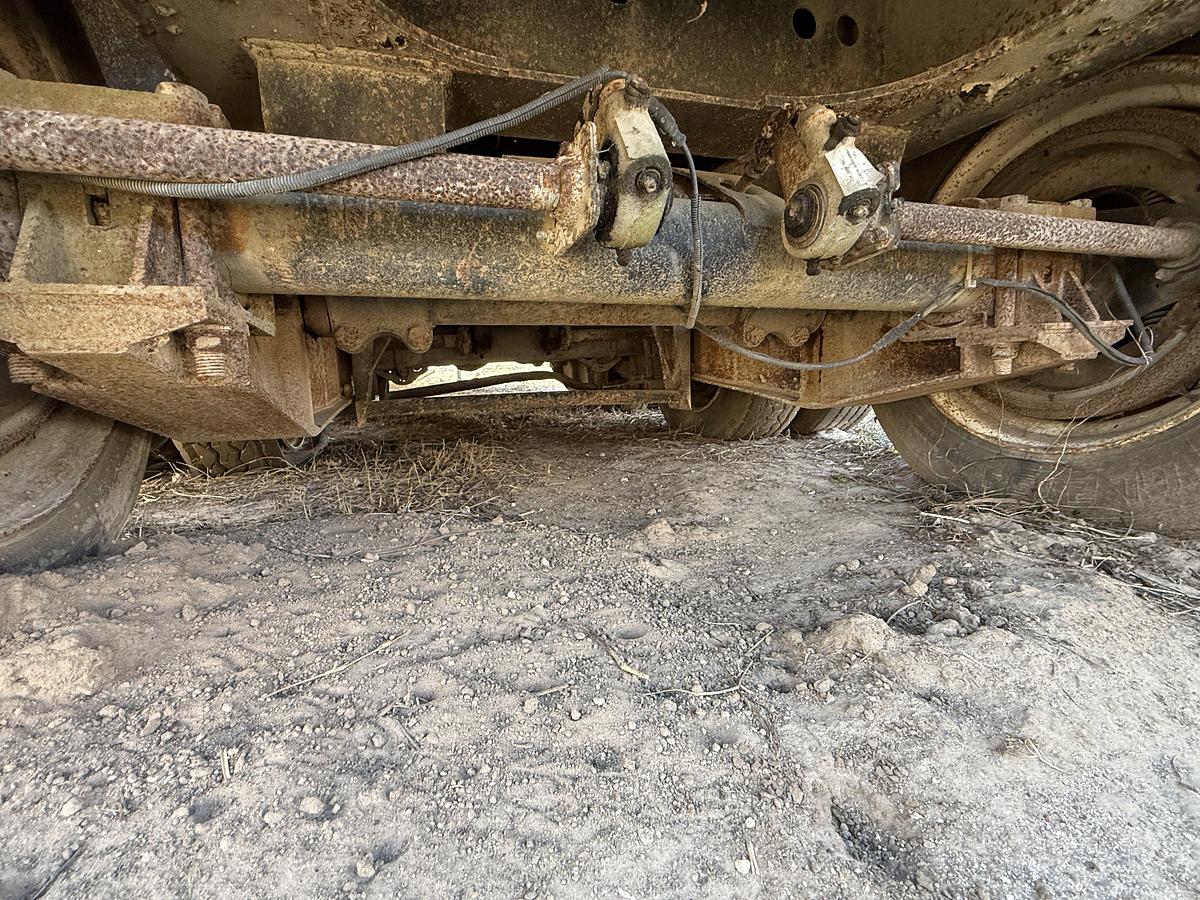 Used OILWELL SA634-5 10K WP TRIPLEX CEMENT PUMP UNIT W/ MIXING TANKS SKIDDED MTD ON 2007 LUFKIN TRI AXLE NARROW NECK LOWBOY