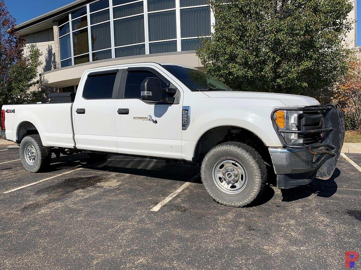 Used 2017 FORD F-250 SUPER DUTY XL CREW CAB 4X4 PICKUP (GAS)