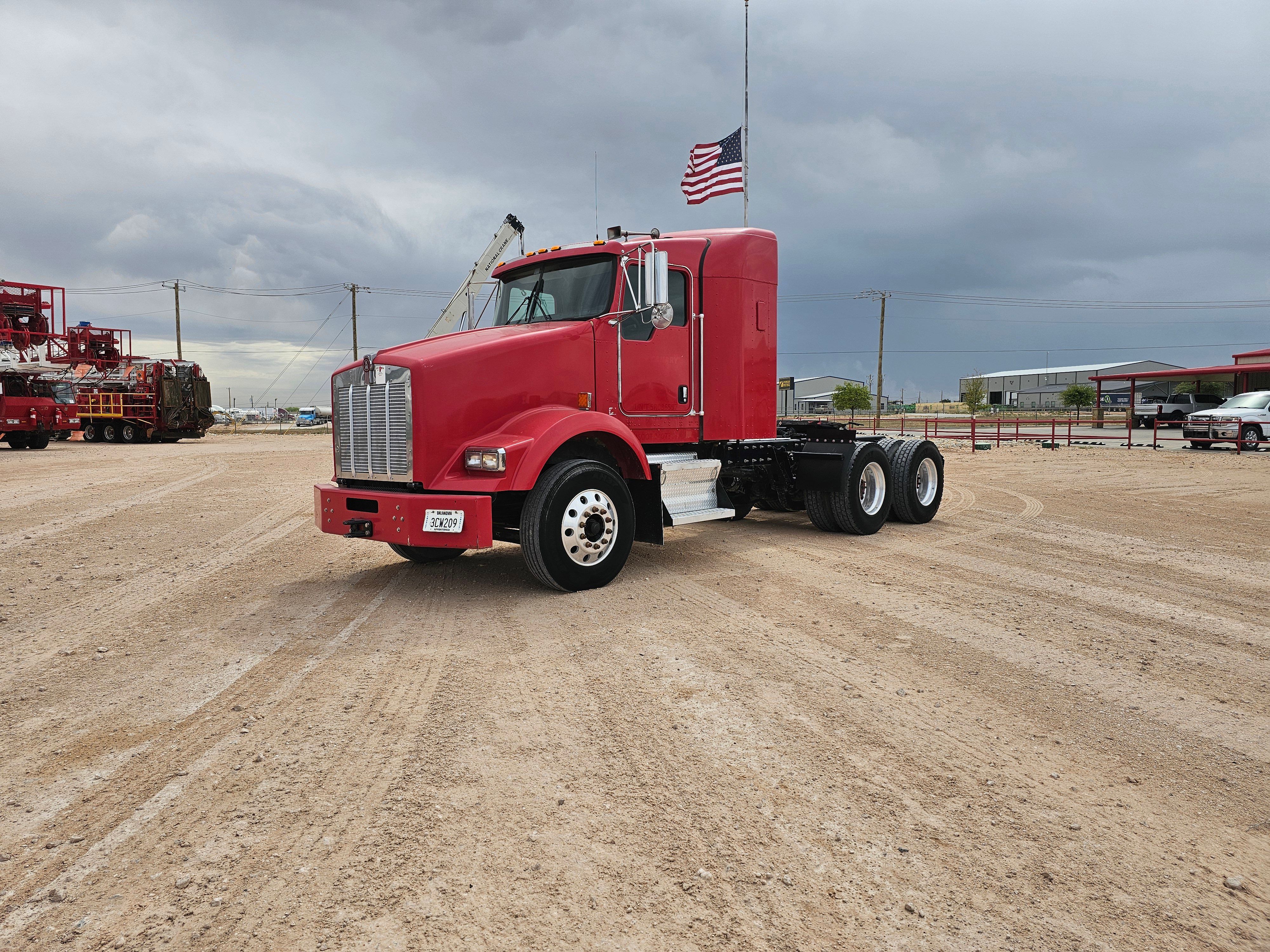Used KENWORTH T800 T/A SLEEPER HAUL TRUCK