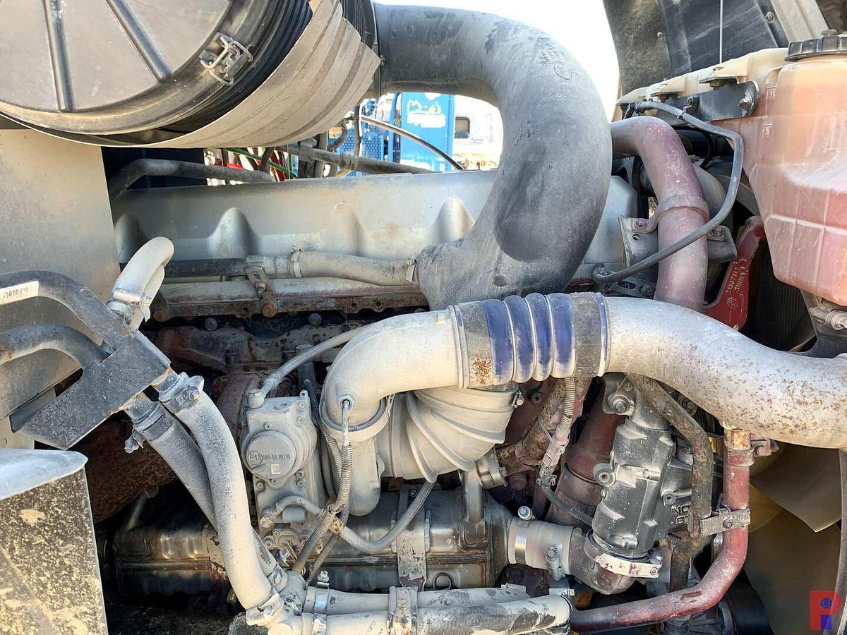 Used 2013 MACK PINNACLE SLEEPER TRUCK