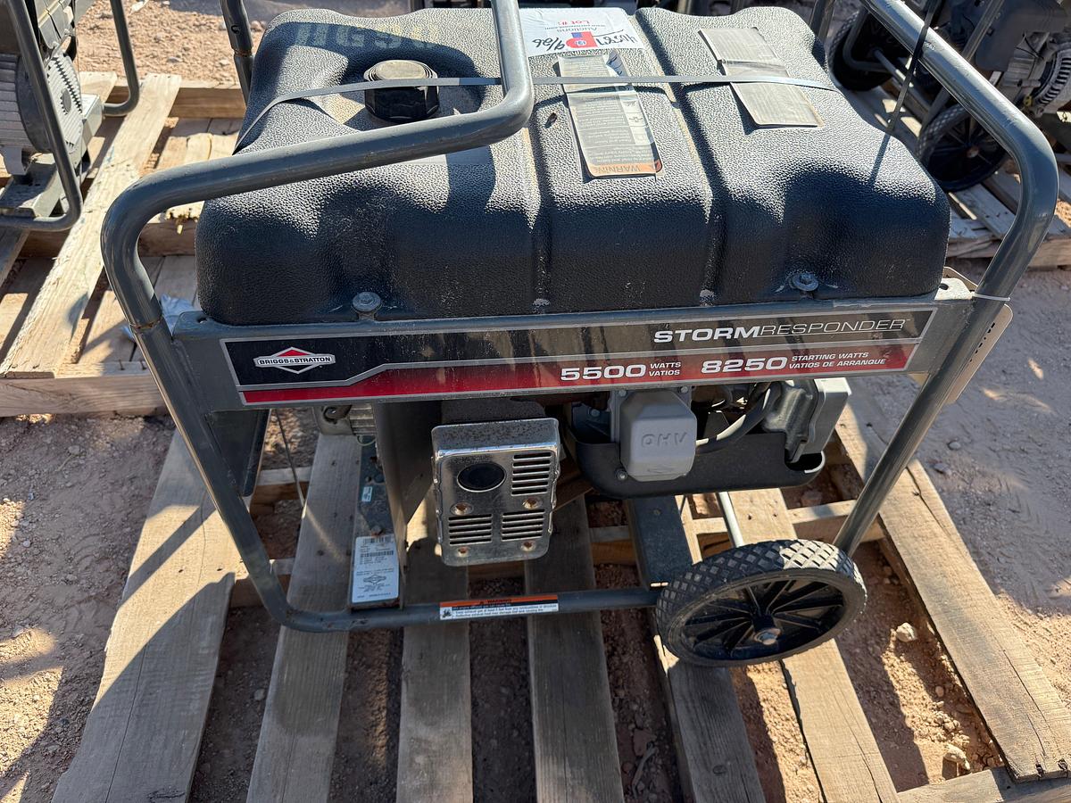 Used STORM RESPONDER MODEL 030430 / 5500 AC WATTS / 120/240-VOLTS P/B BRIGGS&STRATTON GAS ENGINE PORTABLE GENERATOR
