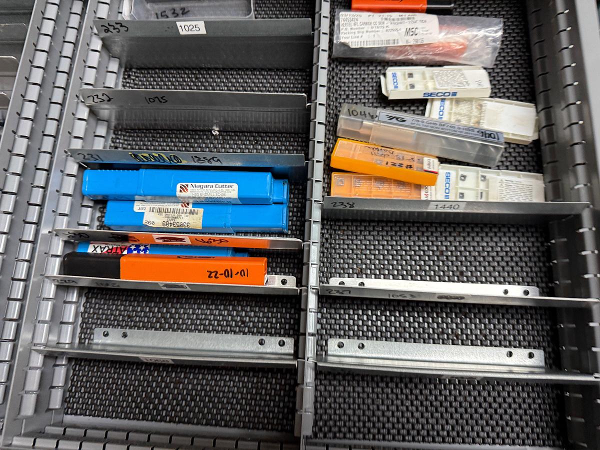Used LOT W/ (200+) UNUSED EXPENDABLE MACHINING TOOLS INCLUDES (2) LISTA 8-DRAWER ROLLING TOOLBOXES, TABLE TOP & BOLT BIN W/ CONTENTS