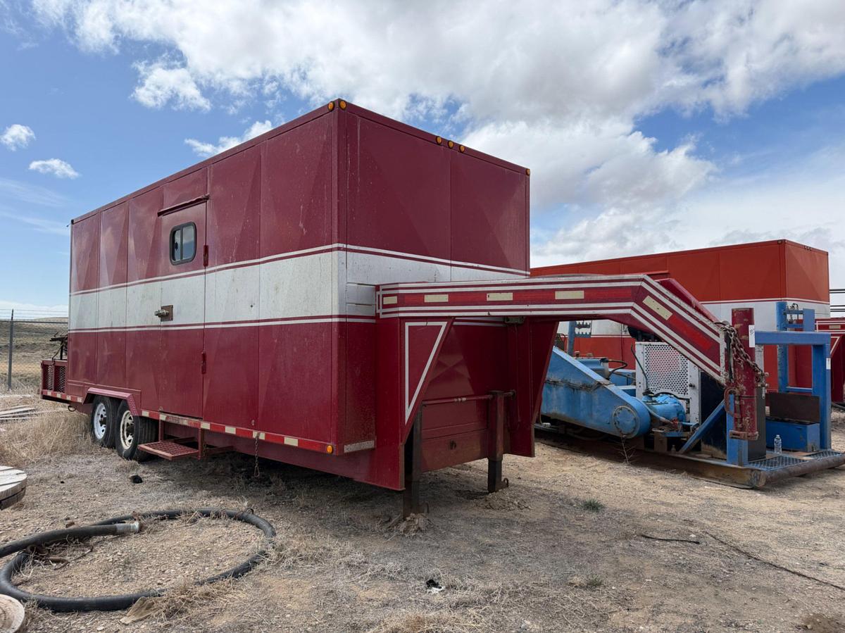 Used Scott’s 24’ Custom Dig House Trailer