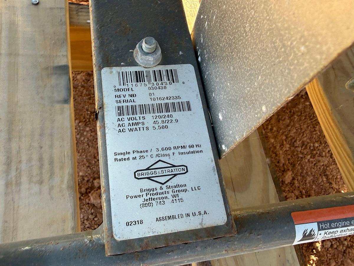 Used STORM RESPONDER MODEL 030430 / 5500 AC WATTS / 120/240-VOLTS P/B BRIGGS&STRATTON GAS ENGINE PORTABLE GENERATOR