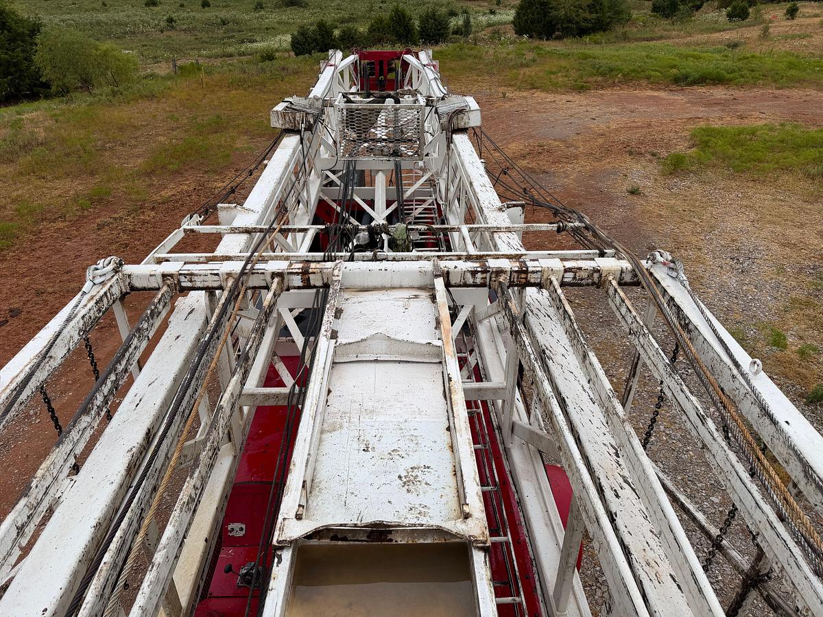 Used 1985 Taylor 550 Well Service Rig, 104 x 250k Mast
