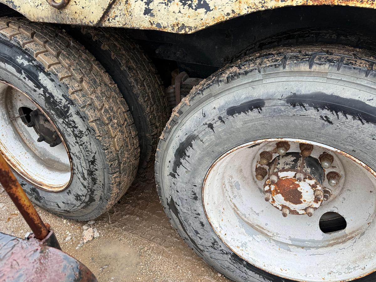 Used 2001 MACK RD688S T/A 45K MECH WINCH TRUCK