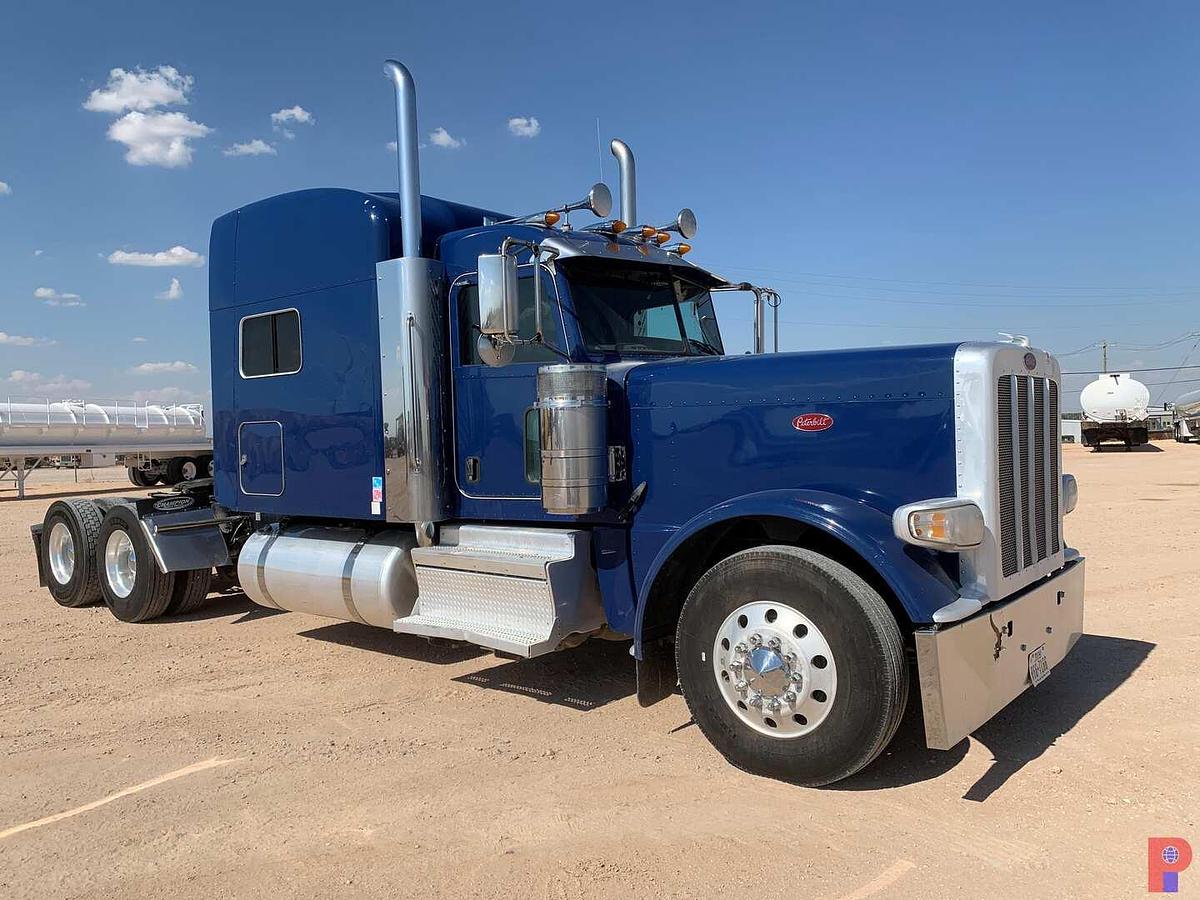 Used 2019 PETERBILT 389  EXT HOOD 68” SLEEPER TRUCK