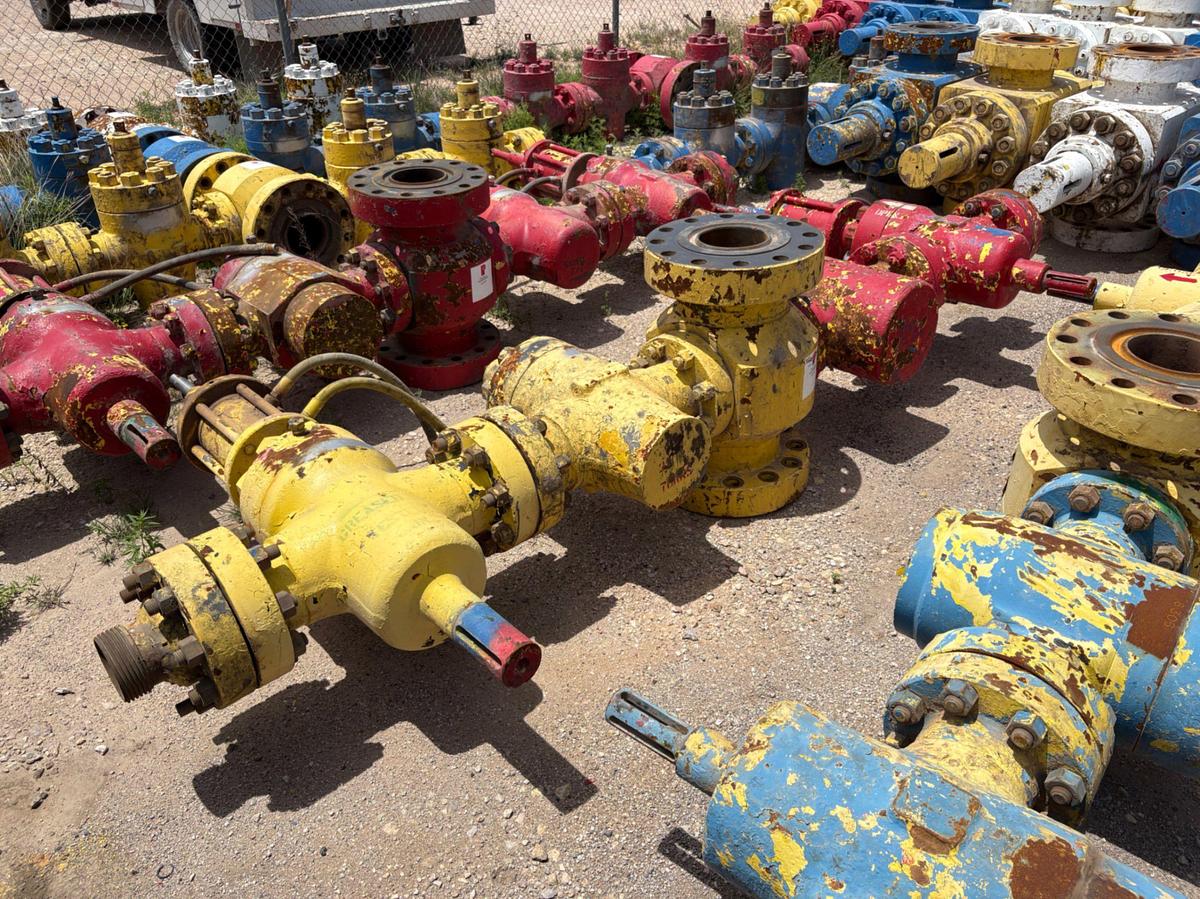 Used 7-1/16” x 4” fluid cross w/ (4) 4” 10k gate valves
