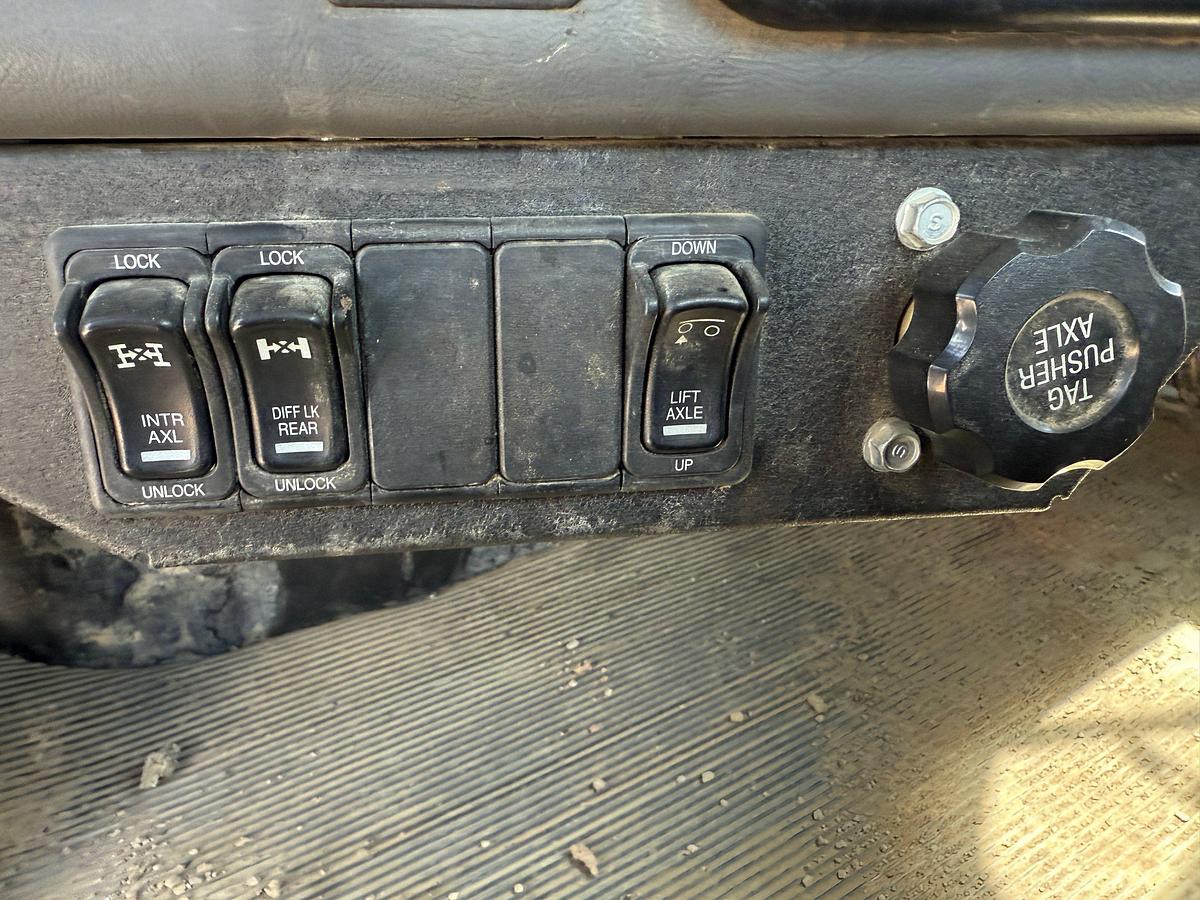 Used 2009 WESTERN STAR 4900 SB BED / POLE WINCH TRUCK (26,000 Miles!!)