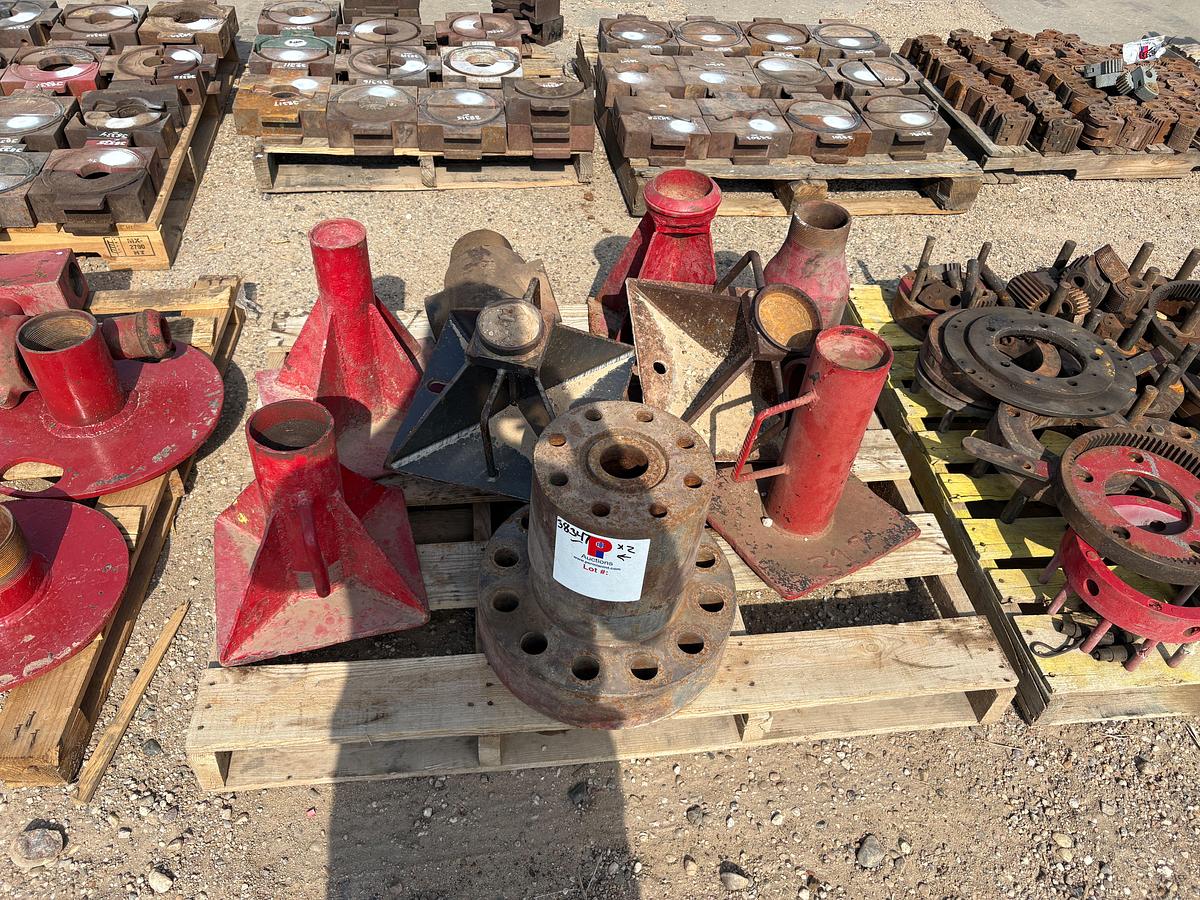 Used (2 pallets) w/ (4) jackstands, (1) single stud adapter, & assorted running plates