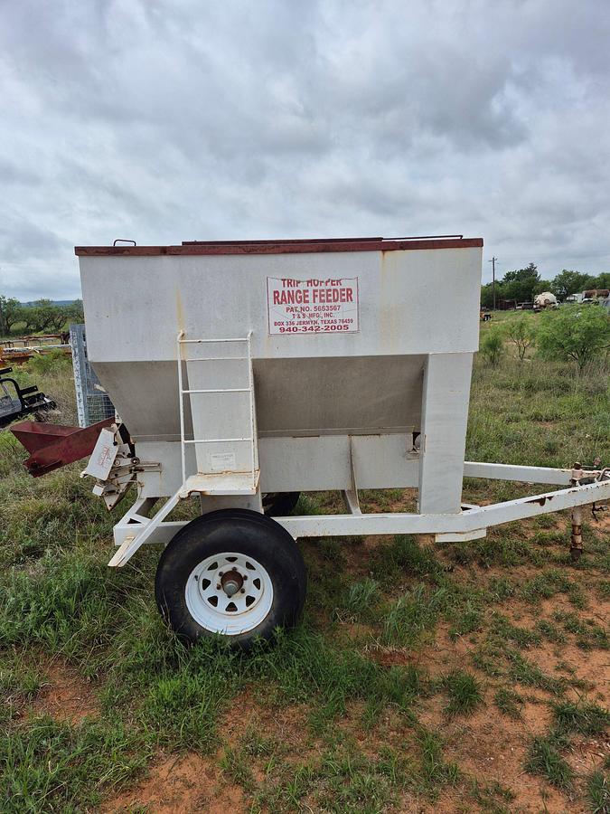 Used T&S TRIP HOPPER T-856 TRAILER WITH AUGER ARM ATTACHMENT