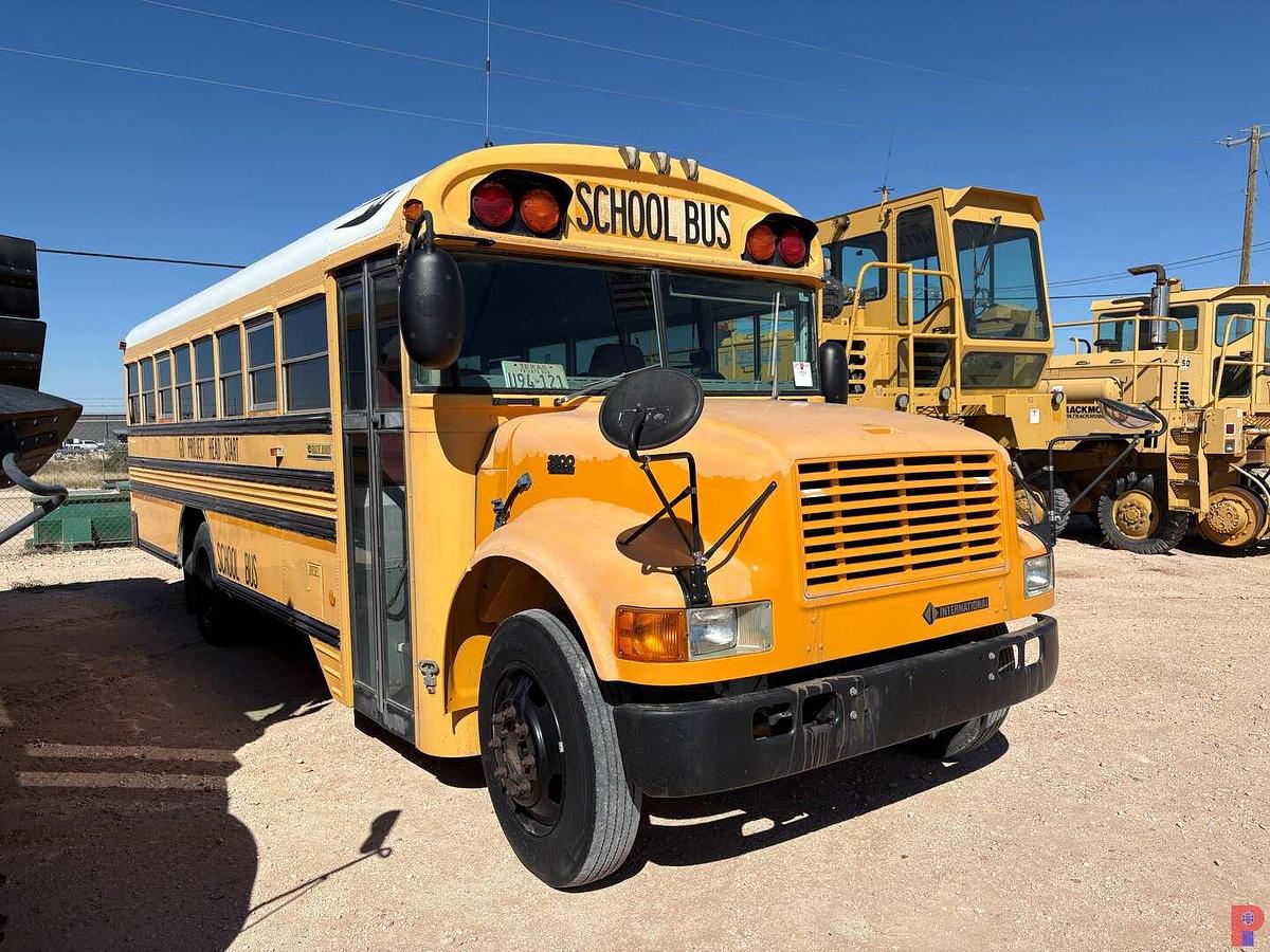 Used 2004 INTERNATIONAL/BLUE BIRD 3800 SCHOOL BUS