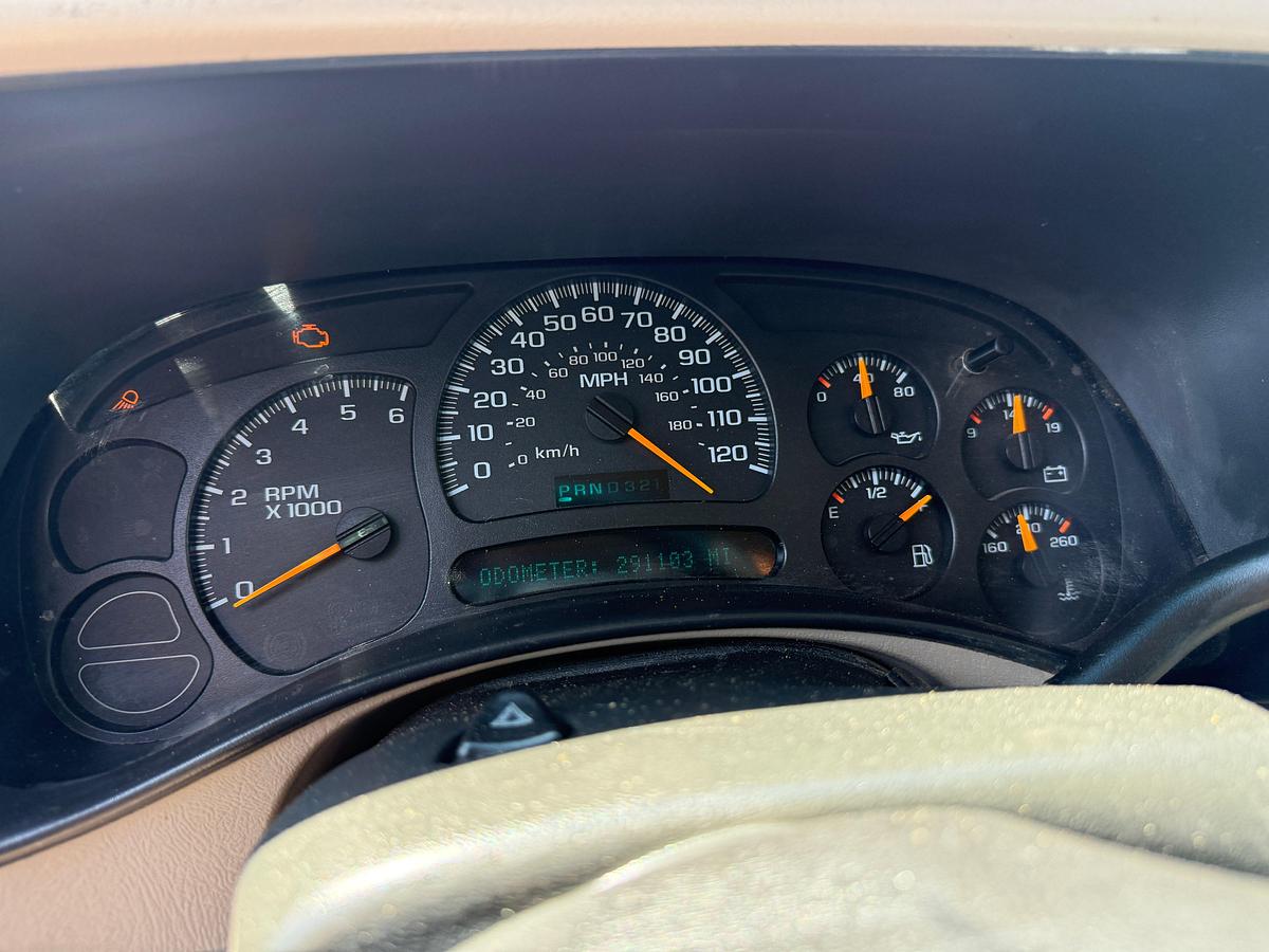 Used 2004 CHEVROLET AVALANCHE 2WD CREW CAB PICKUP TRUCK
