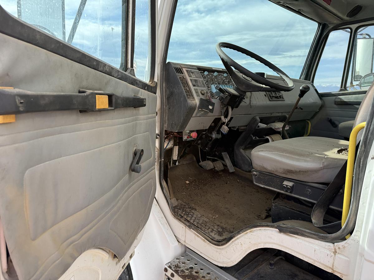 Used 1996 FREIGHTLINER FL70 S/A 24’ ENCLOSED 20K WP TUBING TEST TRUCK