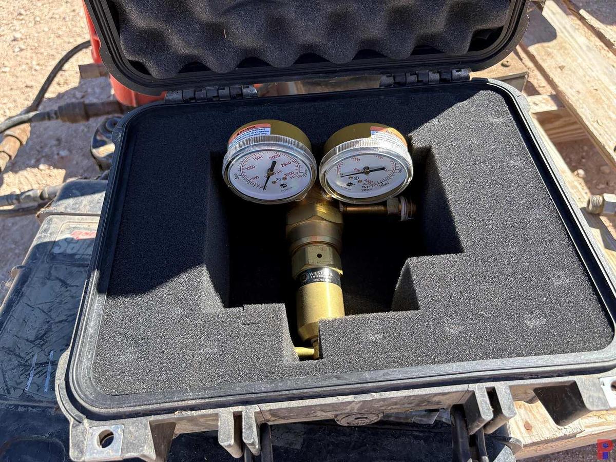 Used 1-1/8HP ELECTRIC 10K PSI HYDRAULIC PUMP, CARBON MONOXIDE AIR MONITOR, PRESSURE GAUGES, ETC.