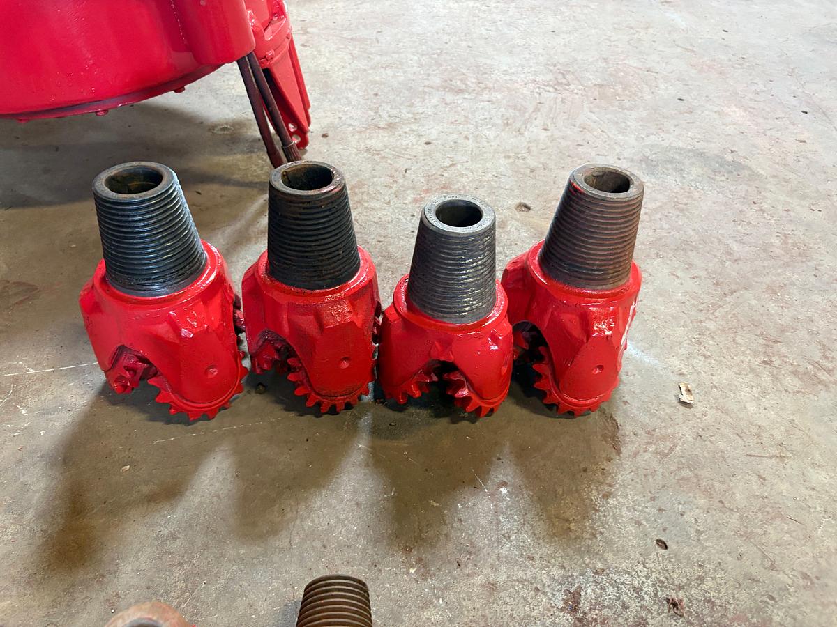 Used (4x$) 5-7/8” to 6-1/4” tricone drill bits