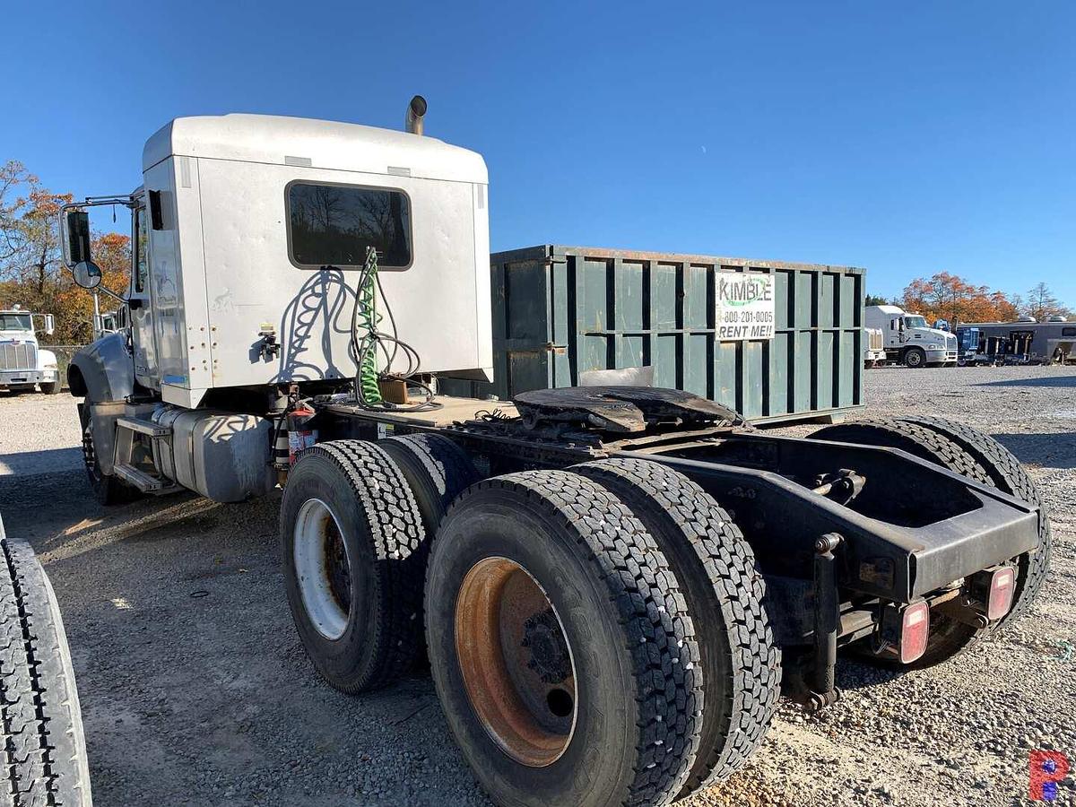 Used 2013 MACK GRANITE SLEEP TRUCK