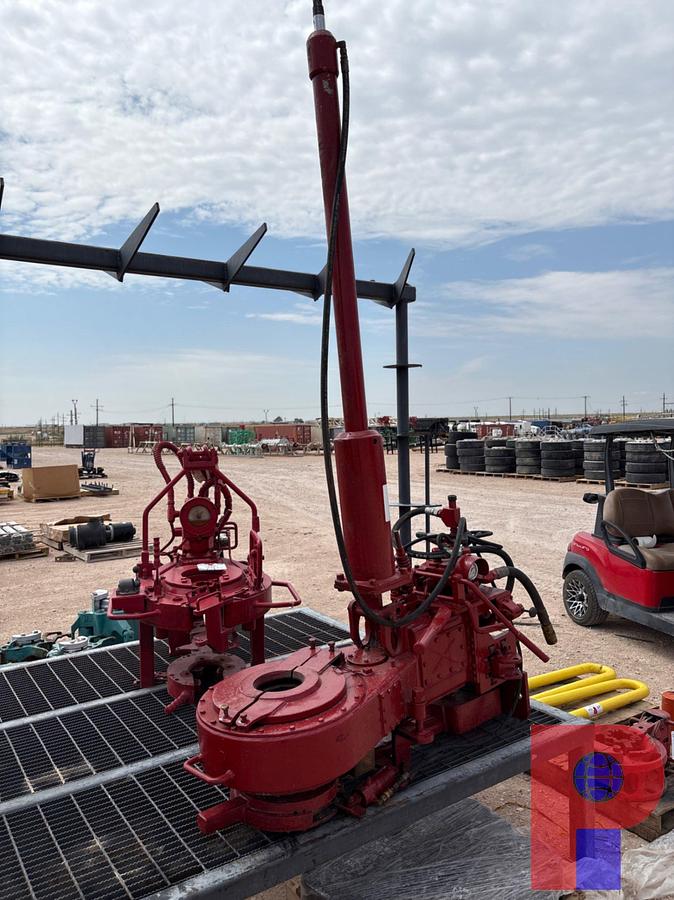 Used 58-93 HYDRAULIC TUBING TONG W/ LIFT CYLINDER & BACKUP