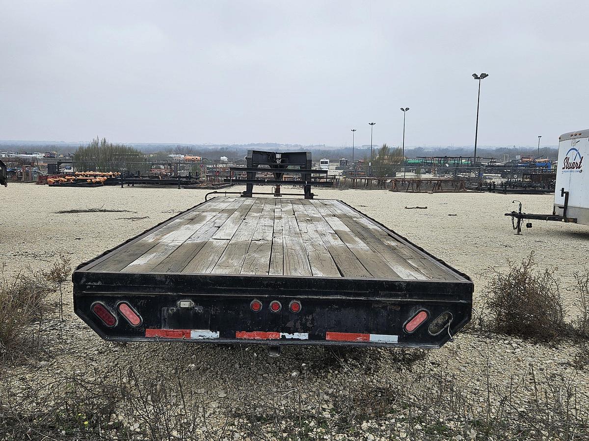 Used 2011 STAGECOACH 25' TANDEM DUAL WHEEL GN FLATBED TRAILER