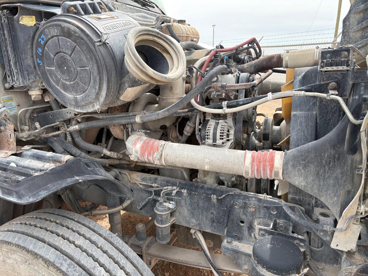 Used 2006 FREIGHTLINER COLUMBIA 120 T/A SLEEPER HAUL TRUCK