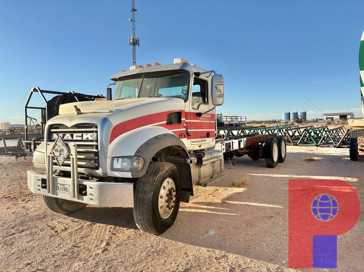 Used 2013 MACK GRANITE T/A DAYCAB TRUCK