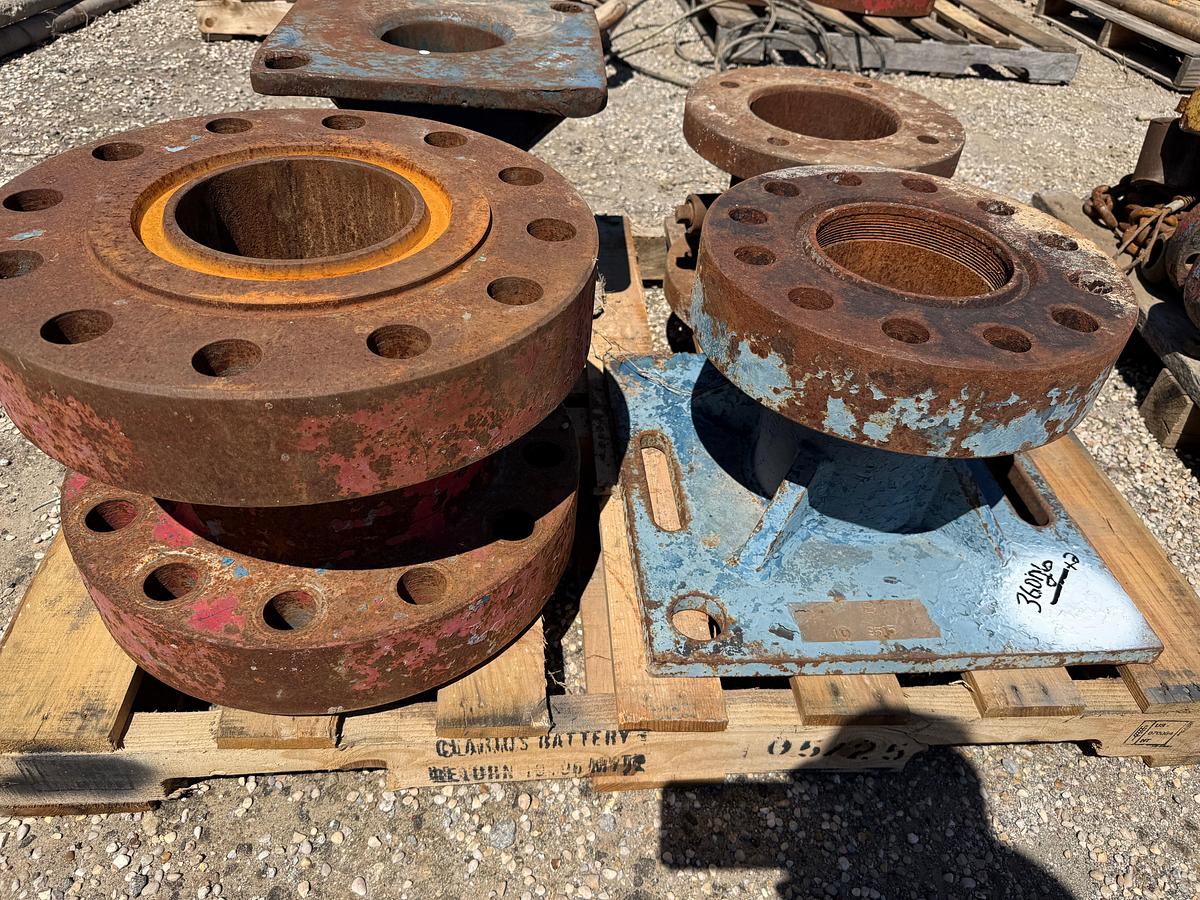 Used (2) PALLETS W/ (1) 7-1/16” X 13-1/2”H 15M SPOOL, (2) TRHD FLANGES W/ PLATES, (1) STRIPPER HEAD, (1) 15M TEST FLANGE, GATE VLV