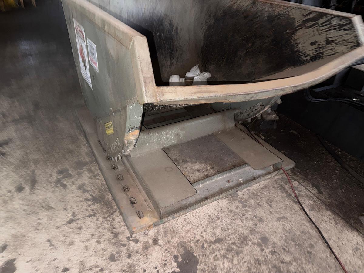 Used 3-4 CUYD SELF-DUMPING METAL HOPPER