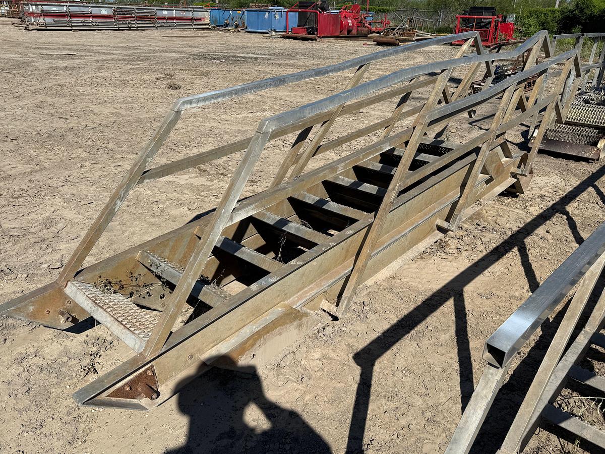Used 22’ EXTENDABLE ALUMINUM RIG LADDER