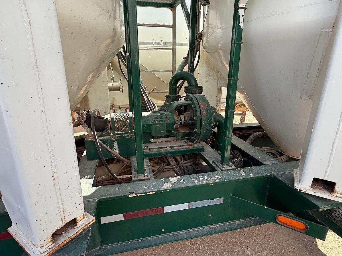 Used 2010 FREEMYER T/A 2-POD DRY BULK TANK TRAILER