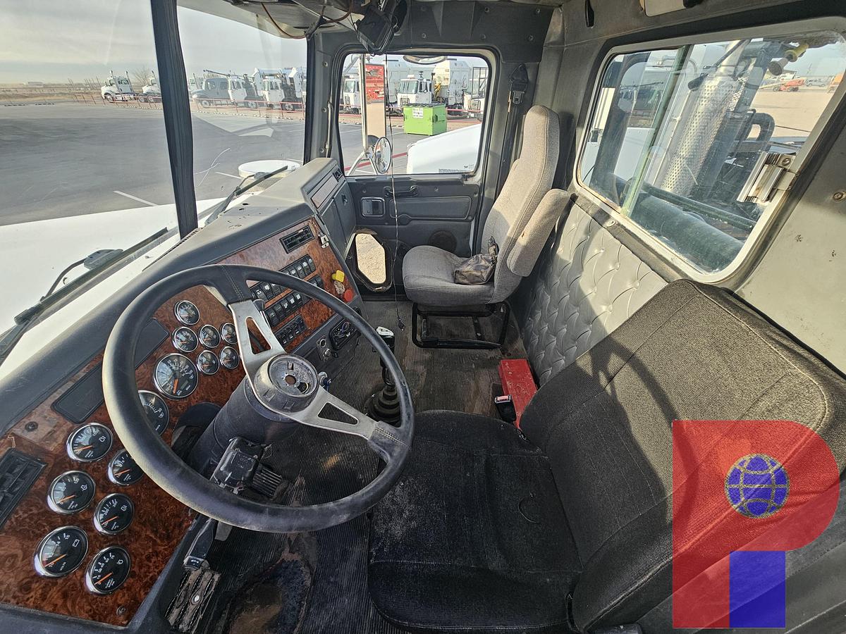 Used 2007 WESTERN STAR 4900 SF T/A DAYCAB WINCH TRUCK