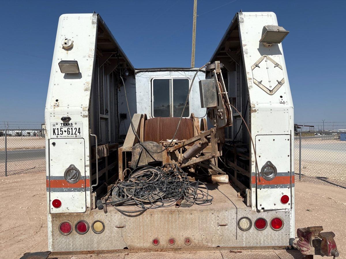 Used 2009 INTERNATIONAL DURASTAR 4400 S/A DAYCAB WIRELINE TRUCK