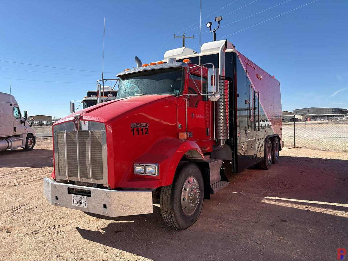 Used 2002 KENWORTH T800 T/A DAYCAB WIRELINE TRUCK (INOP)