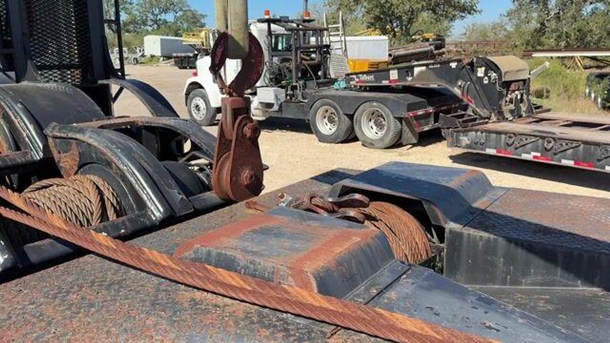 Used 2013 PETERBILT 367 TRI AXLE 60 TON RIG UP WINCH TRUCK