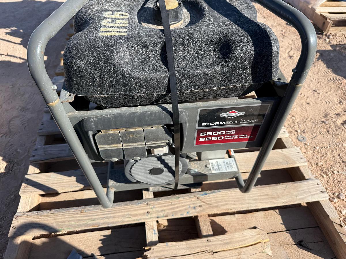 Used STORM RESPONDER MODEL 030430 / 5500 AC WATTS / 120/240-VOLTS P/B BRIGGS&STRATTON GAS ENGINE PORTABLE GENERATOR