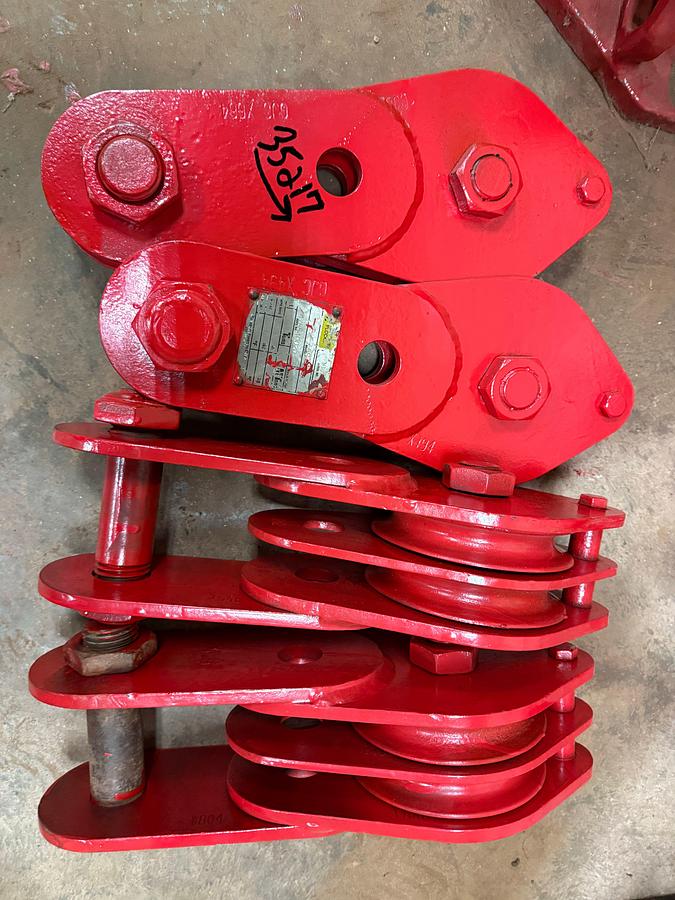 Used (2) JOHNSON BLOCK 6.5 TON DBL 5/8-SHEAVE BLOCKS & (2) JOHNSON 8.3 TON SGL SHEAVE BLOCKS