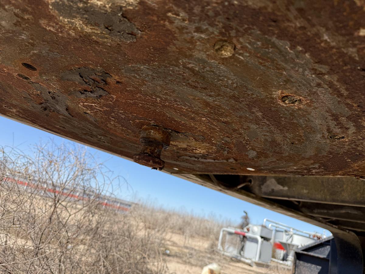 Used OILWELL SA634-5 10K WP TRIPLEX CEMENT PUMP UNIT W/ MIXING TANKS SKIDDED MTD ON 2007 LUFKIN TRI AXLE NARROW NECK LOWBOY