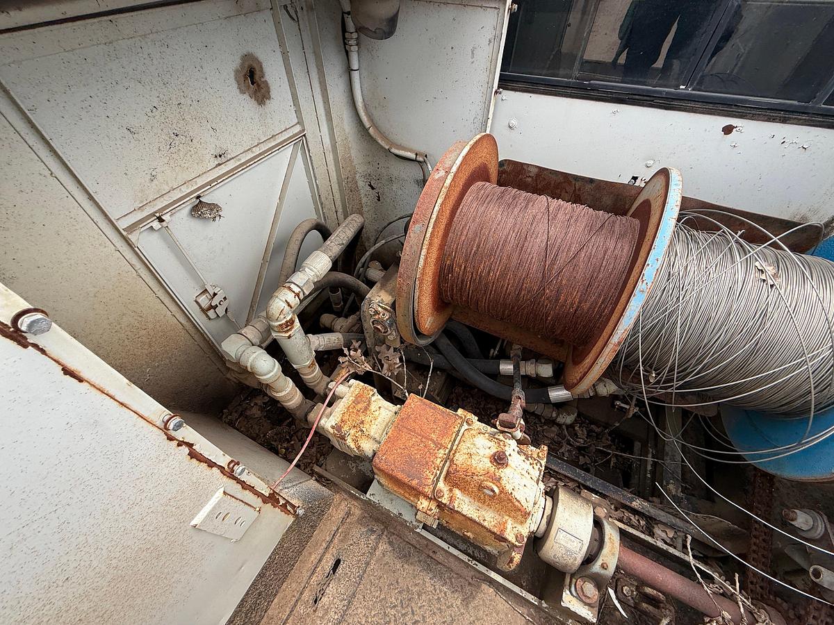 Used 2000 INTERNATIONAL 4800 4X4 S/A SPILT DRUM WIRELINE TRUCK