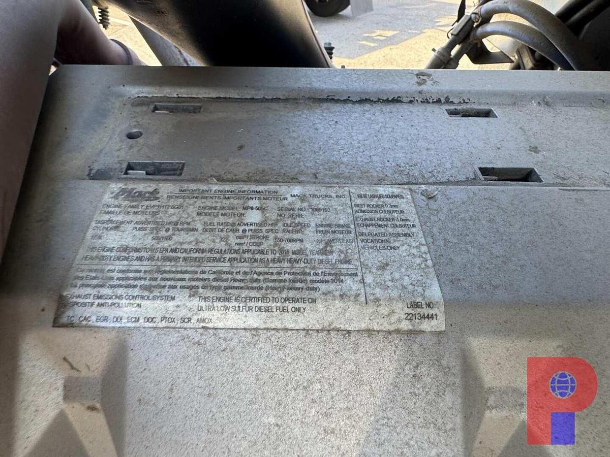 Used 2015 MACK PINNACLE CHU613 TRI AXLE SLEEPER TRUCK