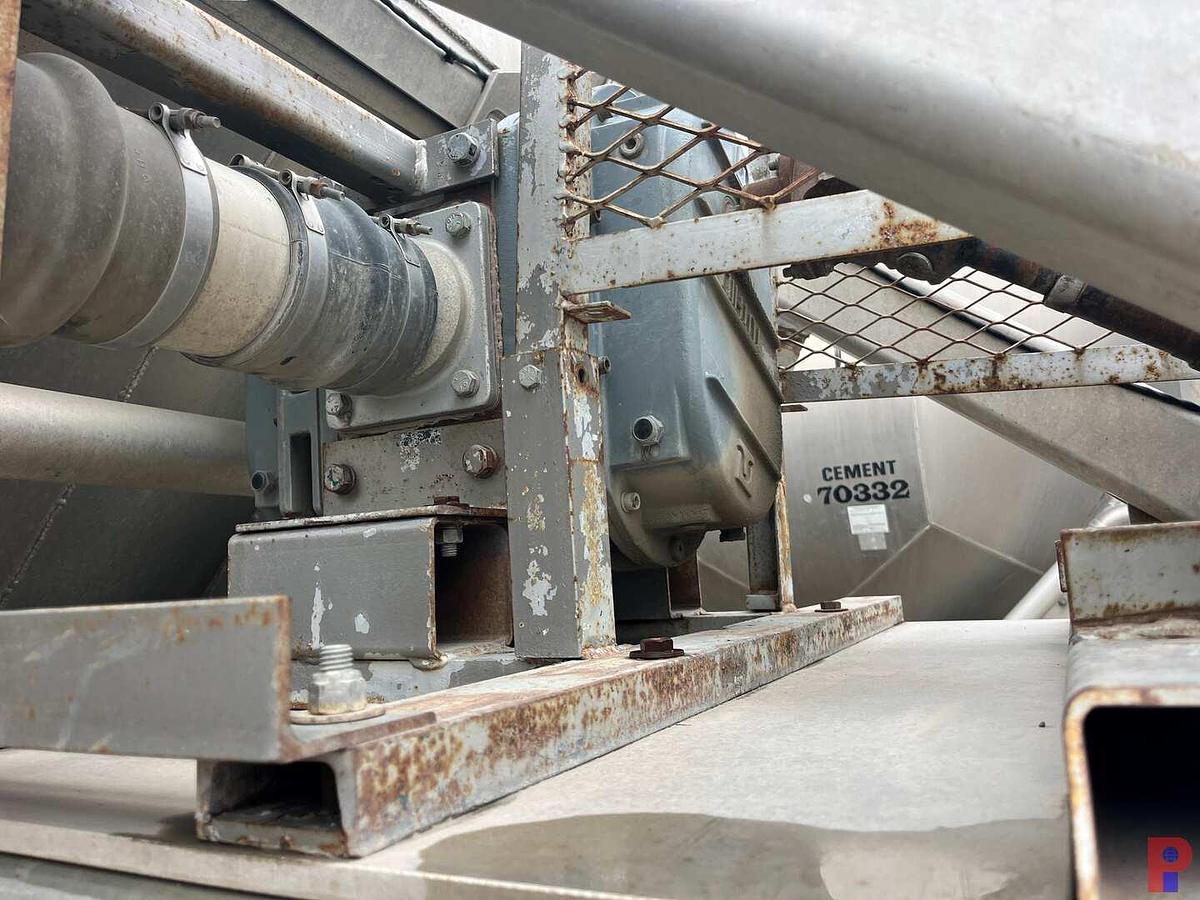 Used 2006 HEIL 1,000 CU. FT. PNEUMATIC BULK TRAILER W/ BLOWER