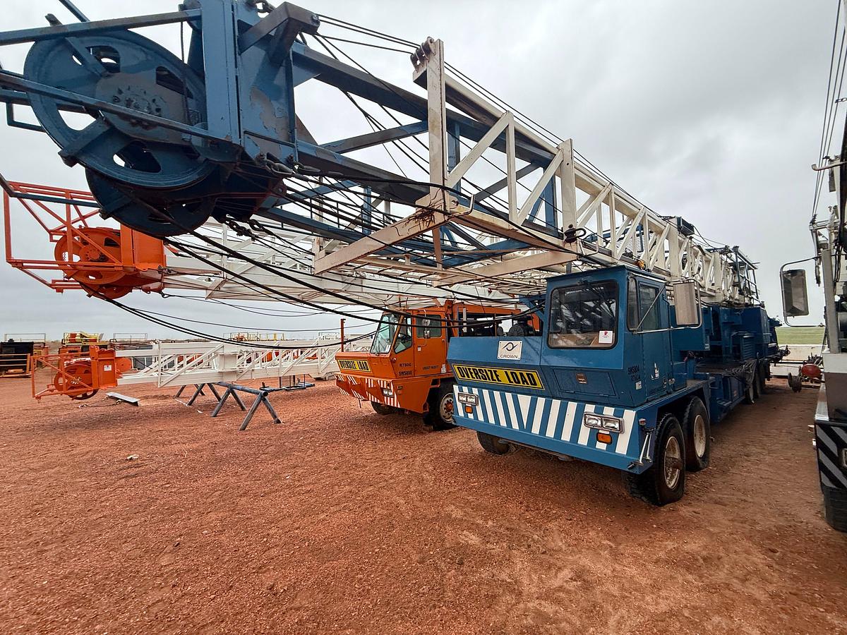 Used 2006 CROWN CE500 DD 104'-240K 5-AXLE WELL SERVICE WORKOVER RIG