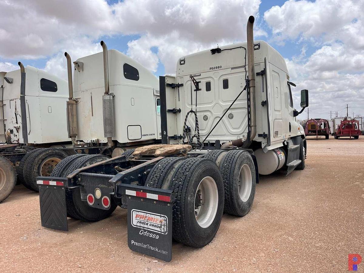 Used 2015 FREIGHTLINER CASCADIA T/A SLEEPER HAUL TRUCK (INOP)