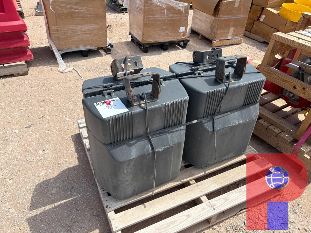 Used PALLET OF (4) FLOODLIGHTS